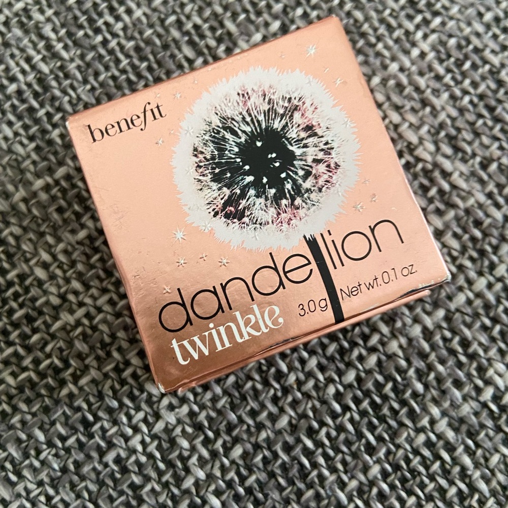 Benefit's Dandelion Twinkle Highlighting Powder